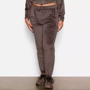 NWT SKIMS Velour Velvet Jogger‎ Fleece Pants Women’s Size XL Amethyst Loungewear